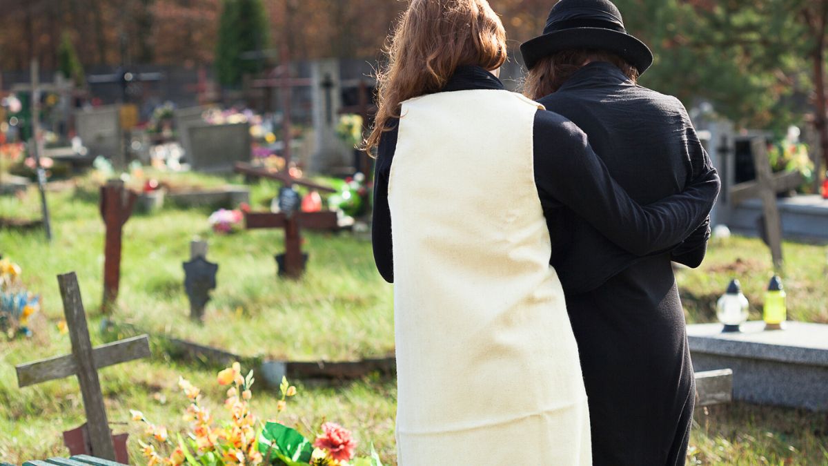 Kobiety na cmentarzu