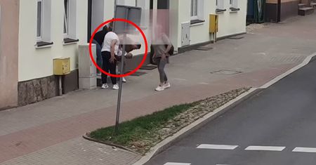 Pojechał na wakacje i uratował życie dziecku. Ten film powinien zobaczyć każdy