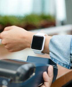 Jak płacić telefonem i zegarkiem przez NFC?
