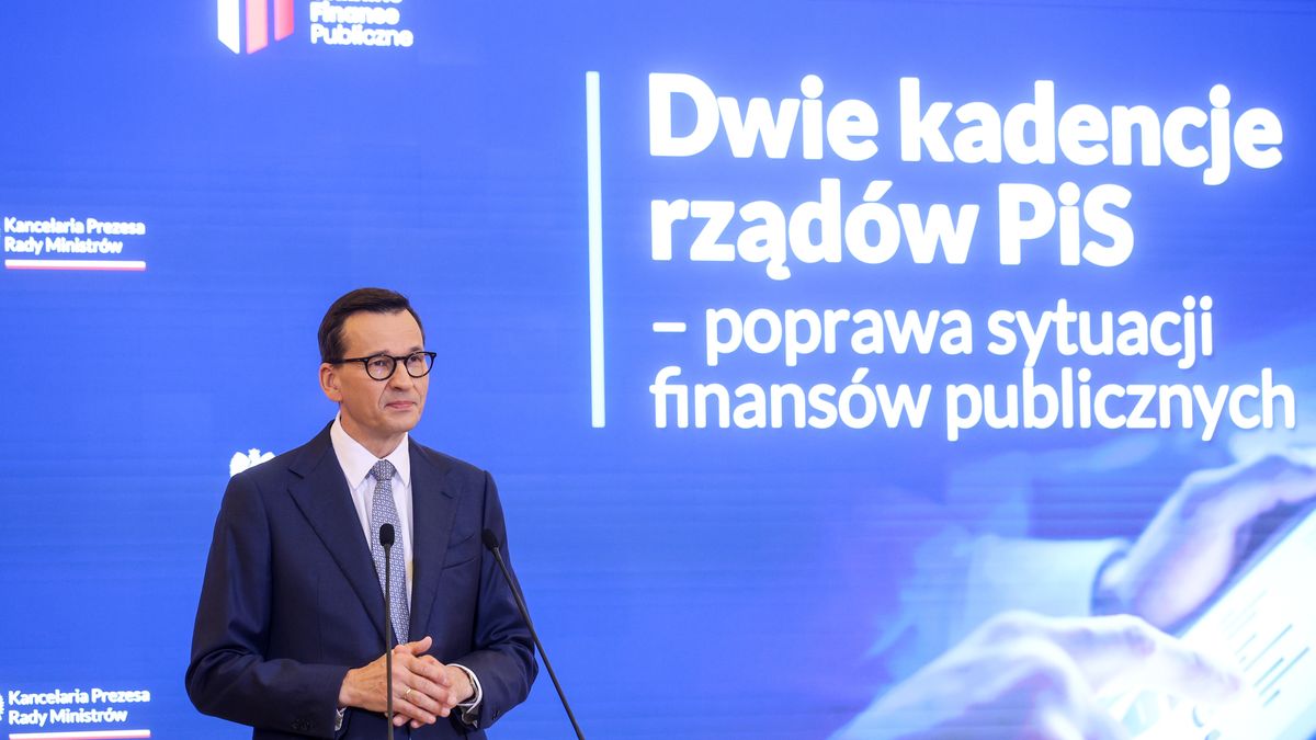 Warszawa, 25.10.2023. Premier Mateusz Morawiecki na konferencji prasowej w siedzibie Kancelarii Prezesa Rady Ministrów w Warszawie, 25 bm. Spotkanie dot. m.in. budżetu państwa. (aldg) PAP/Rafał Guz