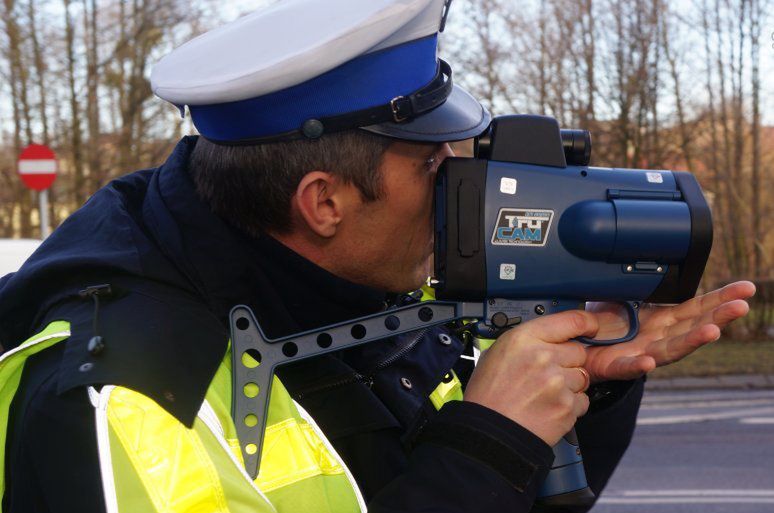 37-latek stracił prawo jazdy. W terenie zabudowanym jechał ponad 100 km/h