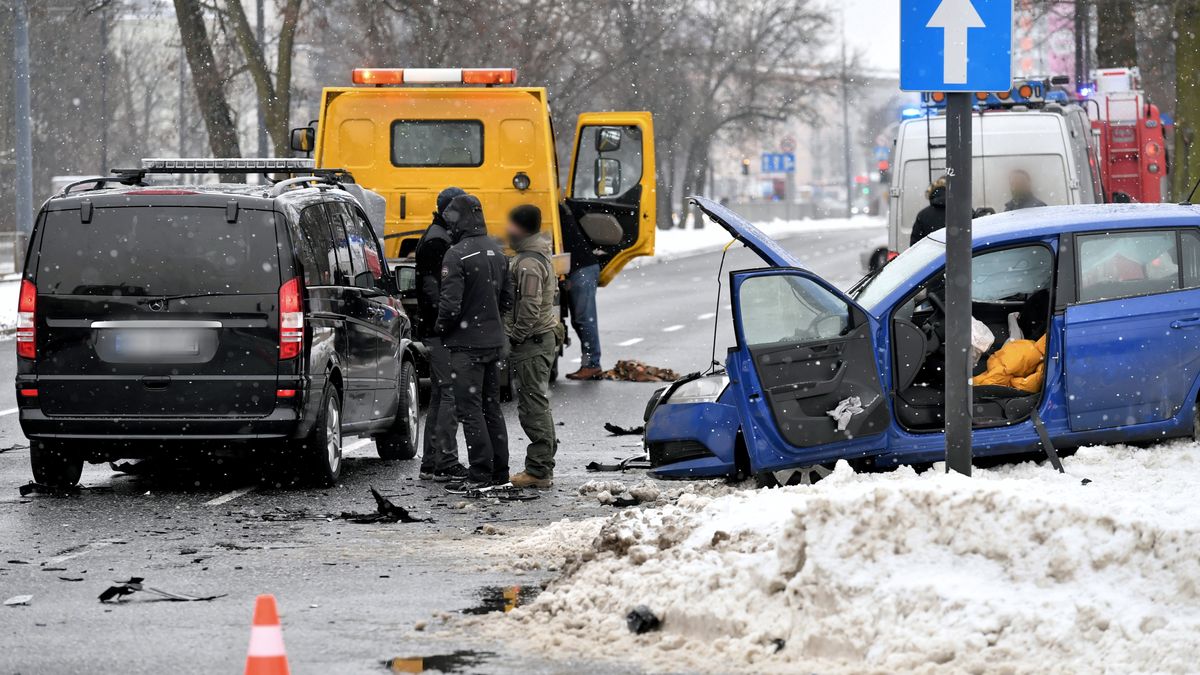 Na Mokotowie doszło do wypadku z udziałem samochodu SOP
