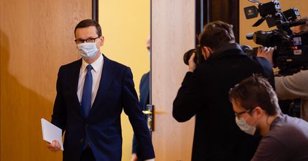 Samotny rodzic przez zapowiedź premiera może stracić ponad 6 tys. zł. "Kompletna porażka"