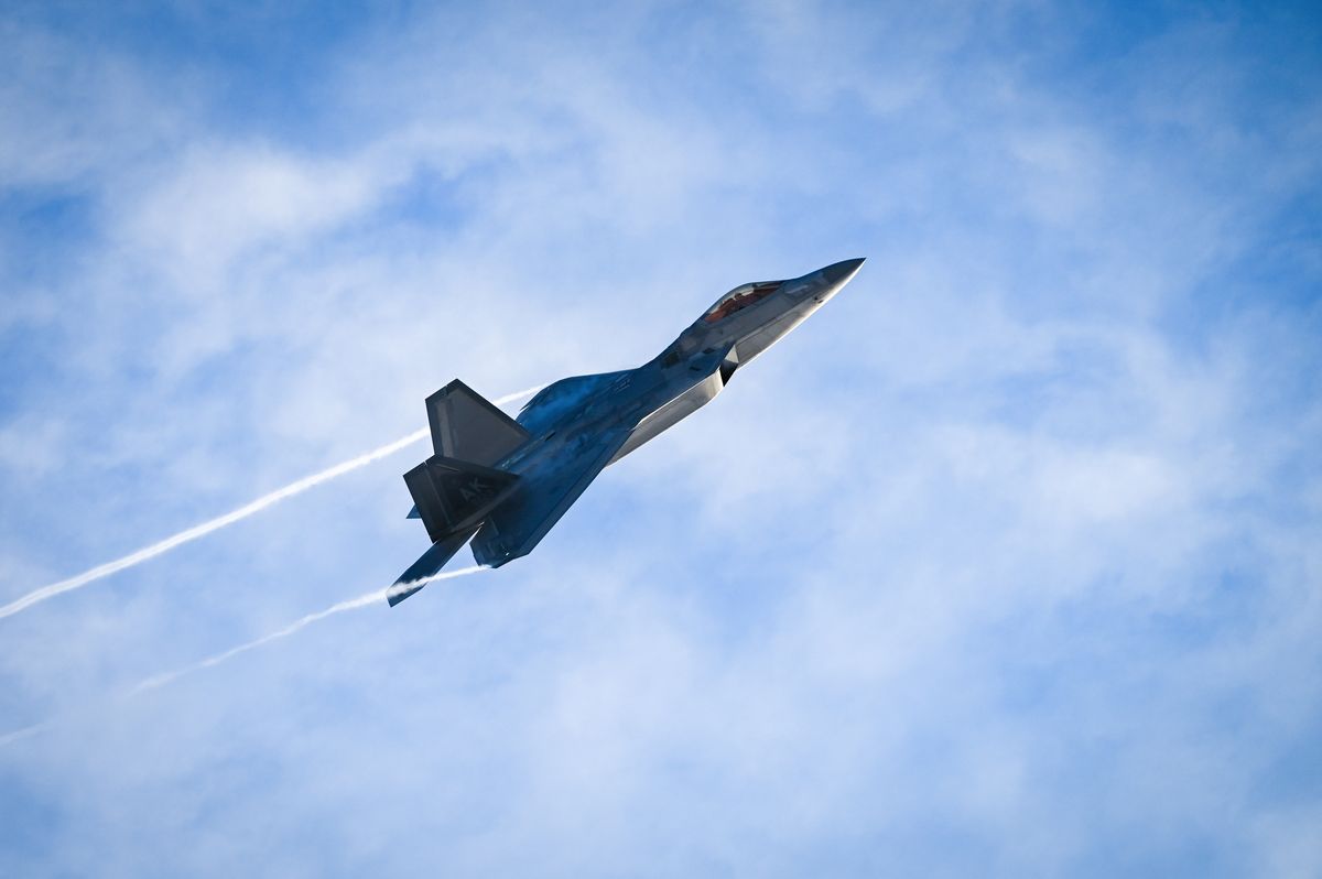 Myśliwiec F-22 (zdjęcie ilustracyjne)