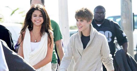 Selena boi się fanek Justina! "TO SZALEŃSTWO!"