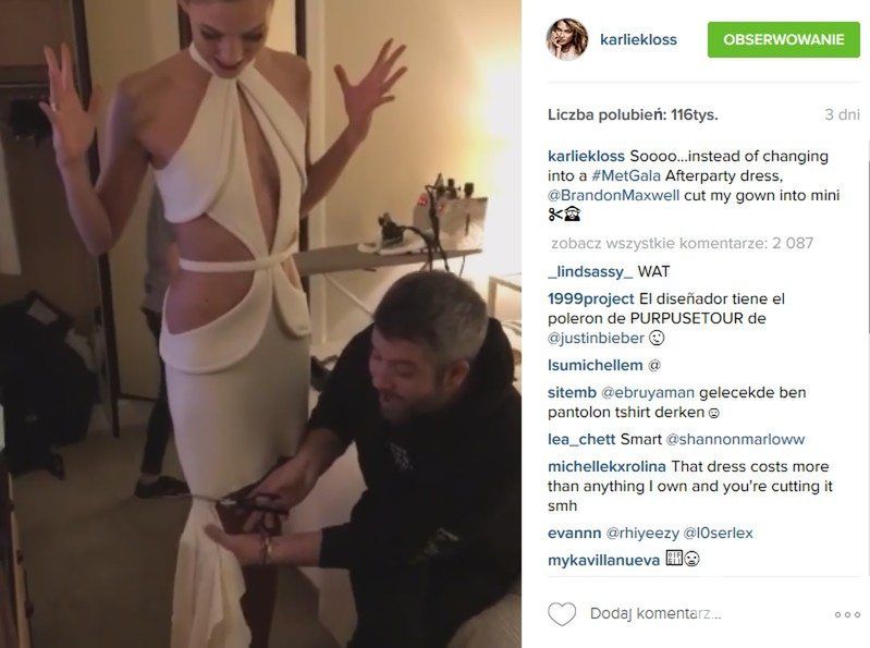 Z MET Gali na after party MET Gali... Tak wyglądało przygotowanie minisukienki Karlie Kloss. Na zdj. modelka i autor kreacji Brandon Maxweel (fot. Instagram)