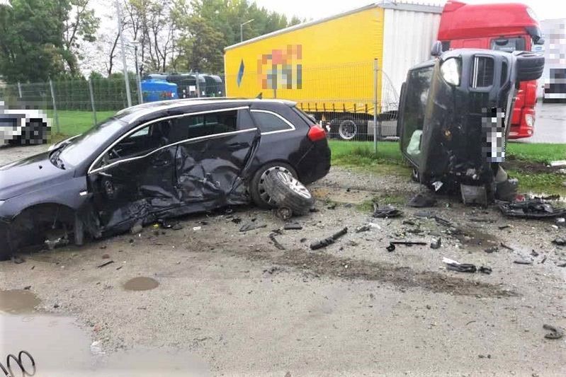 Wrocław. Przerosła go moc Porsche i dachował. Miał 1,8 promila alkoholu