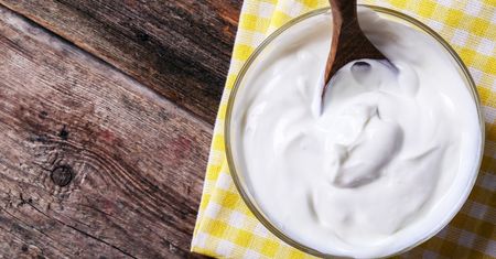 Zobacz, na co zwracać uwagę wybierając jogurt naturalny (WIDEO)