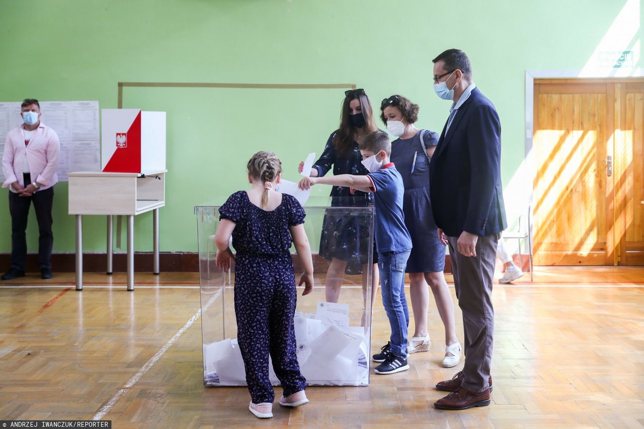 Premier Mateusz Morawiecki z rodziną podczas ubiegłorocznych wyborów prezydenckich