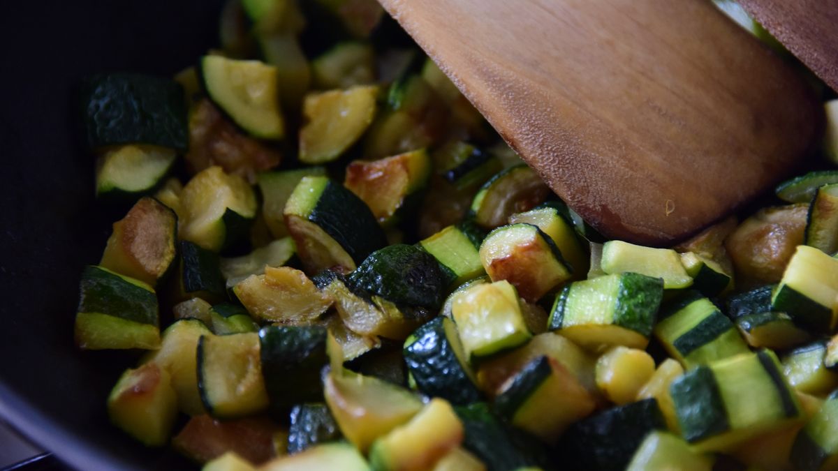 Cukinię najlepiej jeść ze skórką. Wówczas ma maksimum właściwości