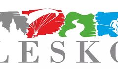 Władze Leska po nagonce w internecie wycofują się z wybranego logo