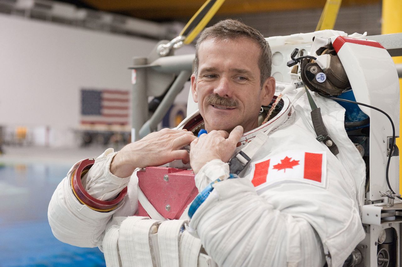 Chris Hadfield, czyli astronauta odpowiedzialny za 45 tys. zdjęć Ziemi, mówi o swojej misji