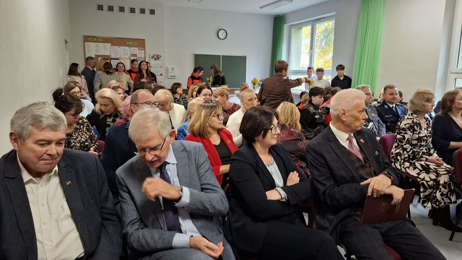 Powiatowy Dzień Edukacji Narodowej w Bolimowie. Odznaczono dyrektorów, nauczycieli i pracowników placówek oświatowych