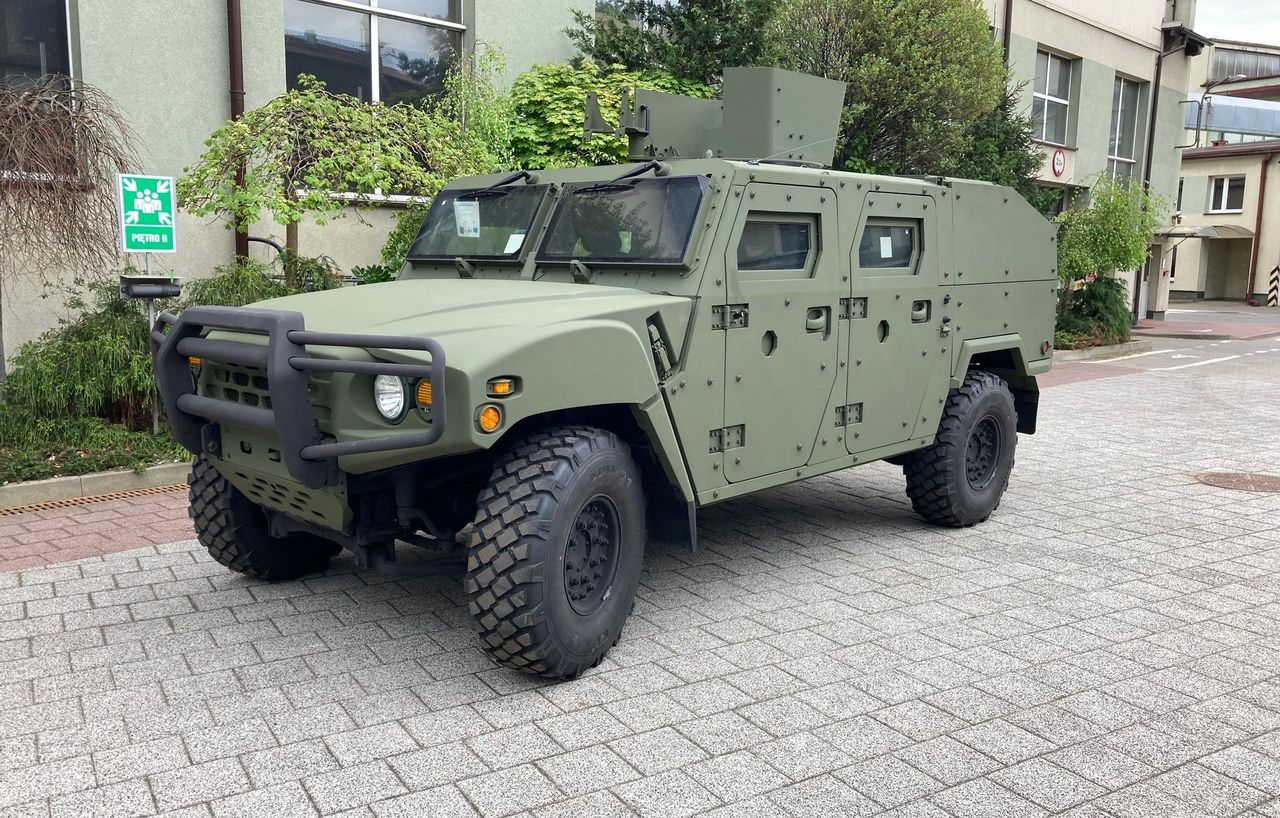 Wojsko zamówiło 400 aut. Kia KLTV dotarła do Polski