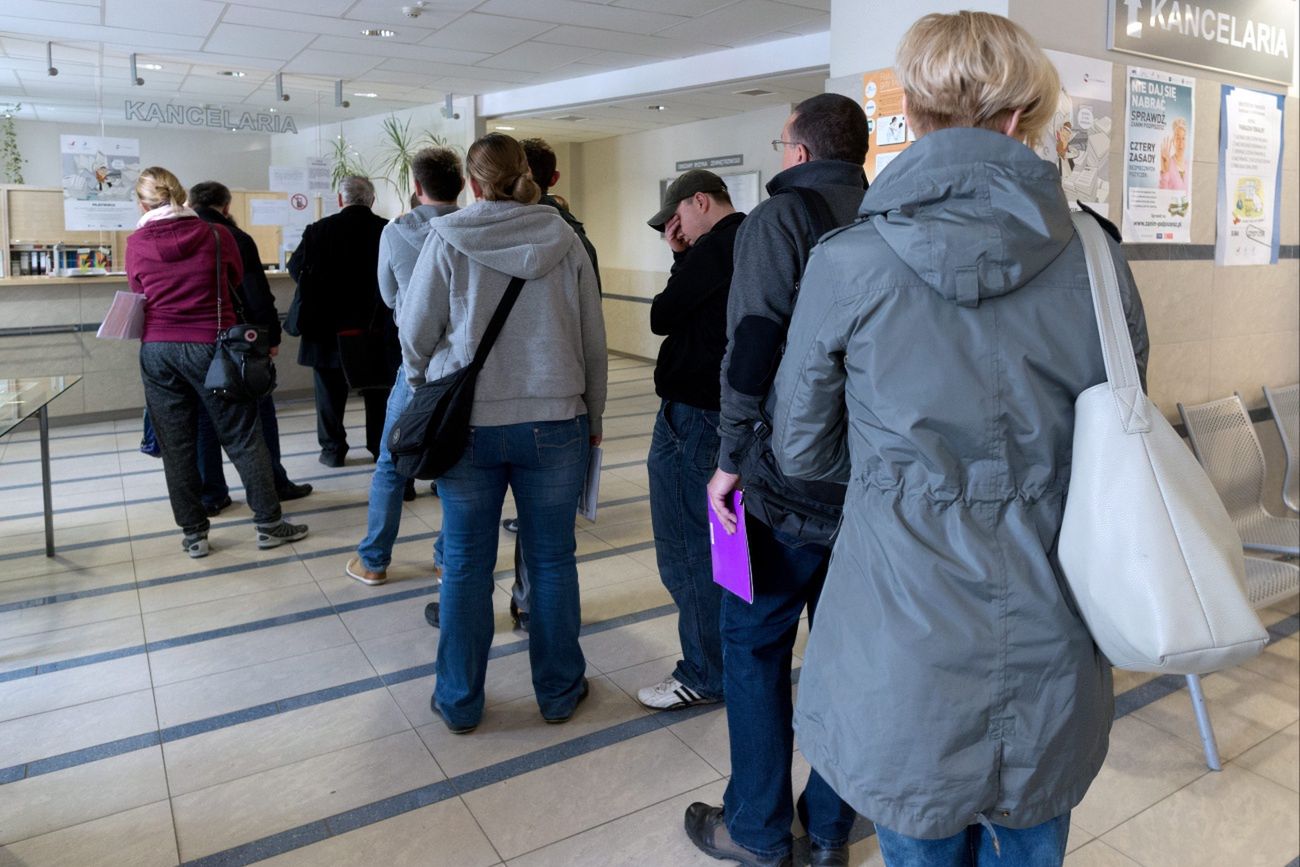Polacy szturmują urzędy. 500 zł kary dziennie za spóźniony wniosek