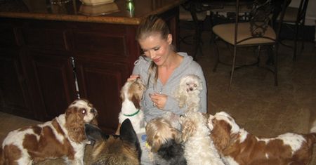 Joanna Krupa z adoptowanymi psami