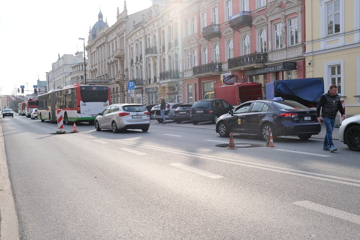 Regulacja studzienek na ul. Krakowskie Przedmieście