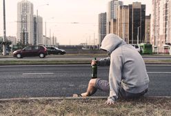 Śląsk. 19-latek w Tychach był tak pijany, że nie wiedział skąd ukradł… furtkę