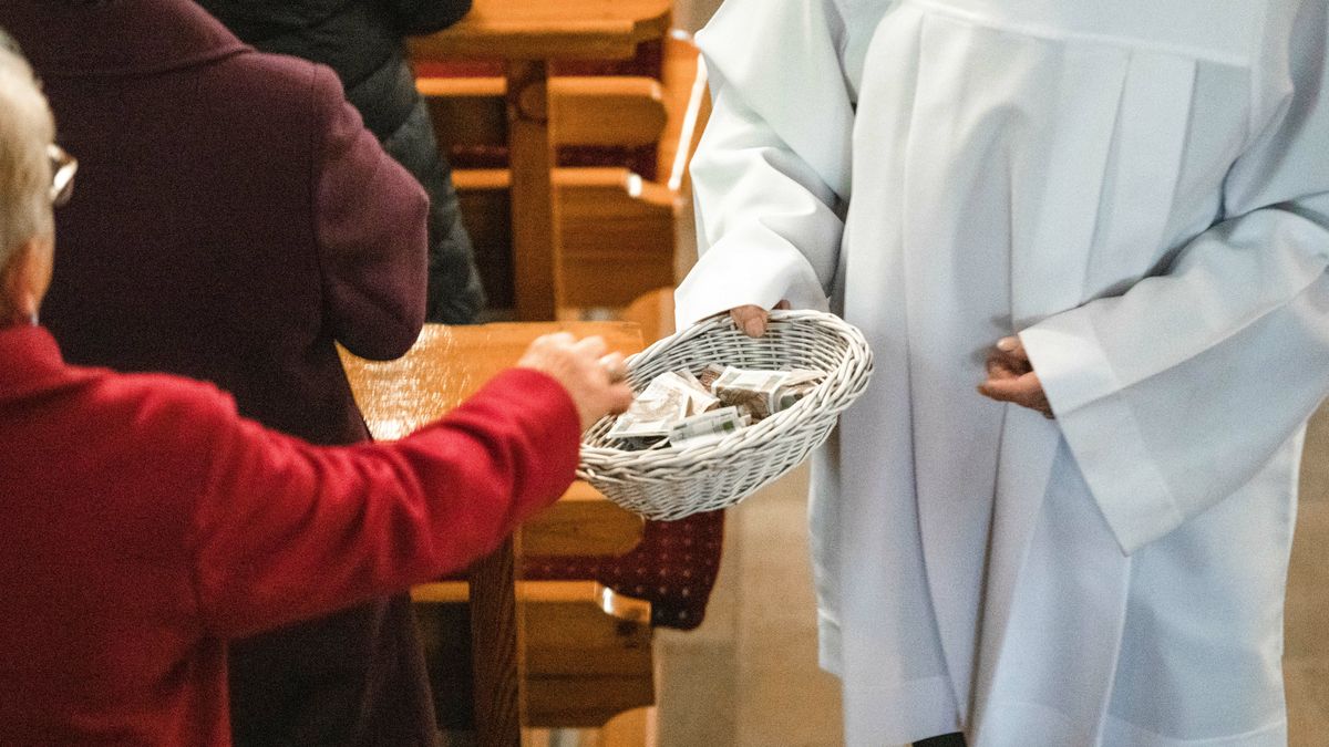 East News archiwum
Fot. Karol Porwich/EastNews, 13.11.2022. Zdjecia ilustracyjne - Msza swieta. N/z: Koscielny zbiera pieniadze od wiernych na tace.
@ KAROL PORWICH
dadkow, ilustracja, jalmuzna, kosciol, msza, na, pieniadze, pieniedzy, swieta, taca, tacy, zbieranie, ilustracja, msza, swieta, taca, zbieranie, tacy, pieniedzy, datków, pieniadze, na, waluta, finanse, gotówka