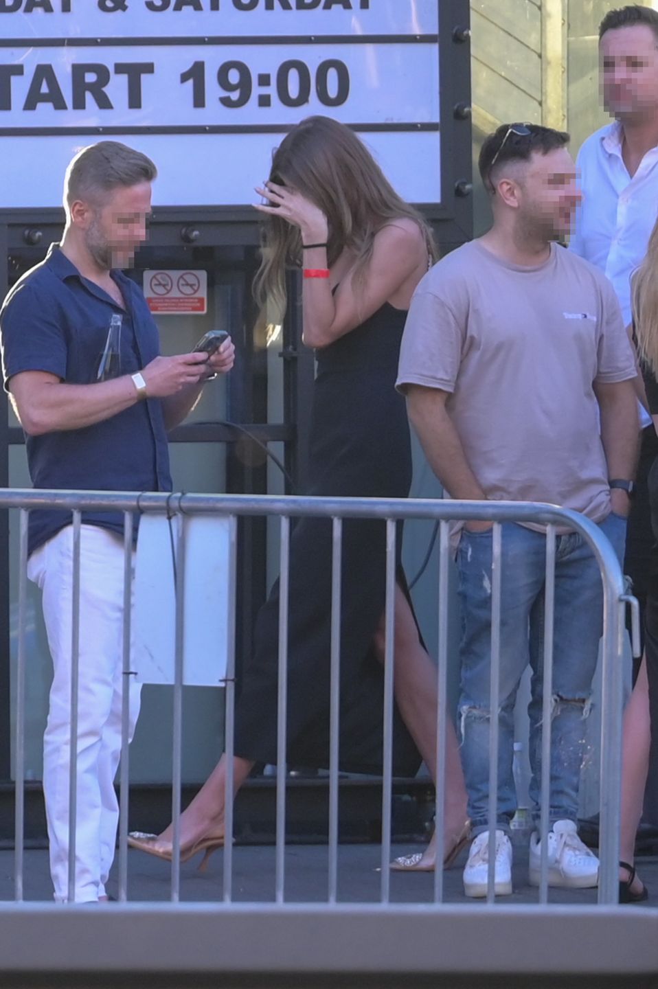 Joanna Opozda wychodzi z klubu. Bawiła się do białego rana