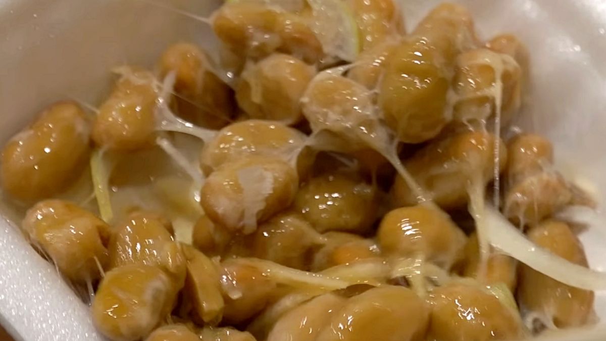 Natto budzi skrajne emocje, ale jest bardzo korzystne dla zdrowia.