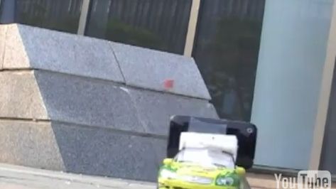 Zobacz iPhone'a przyczepionego do samochodu RC [wideo] 1