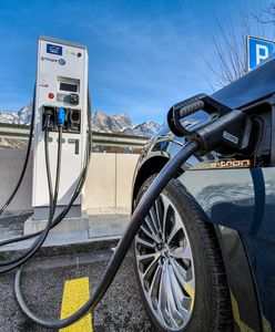 "Szeryf" przejął publiczną ładowarkę. Absurd z listą kolejkową