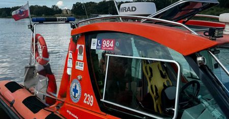 Akcja WOPR we Wrocławiu. Podejrzana substancja na Odrze