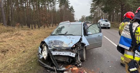 Wypadek na DW 190: Jedna osoba w szpitalu