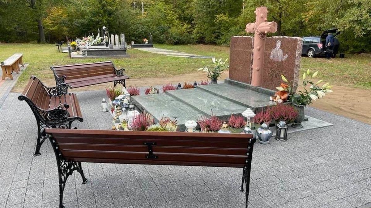 Przy grobie Krzysztofa Krawczyka zamontowano fotowoltaikę