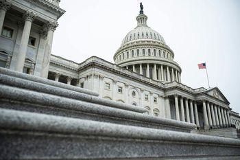 Świąteczne przyjęcie w Kapitolu. Rosjanin na liście gości