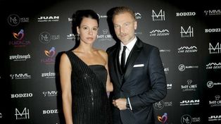Taki jest prywatnie Krystian Wieczorek, czyli Andrzej z "M jak miłość". Jego żona jest 17 lat młodsza - zdjęcia