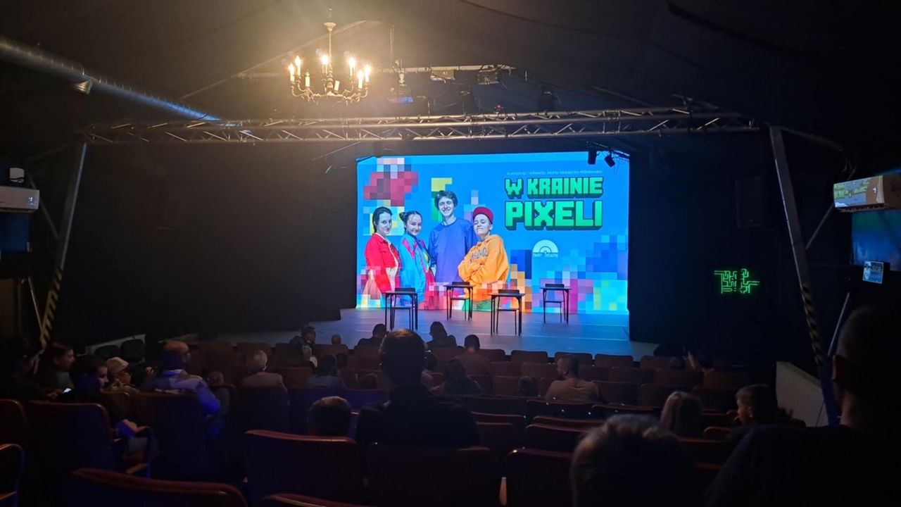 "W Krainie Pixeli" można dobrze się bawić, ale czegoś tu brakuje. Real. Premiera w Teatrze Żelaznym w Katowicach