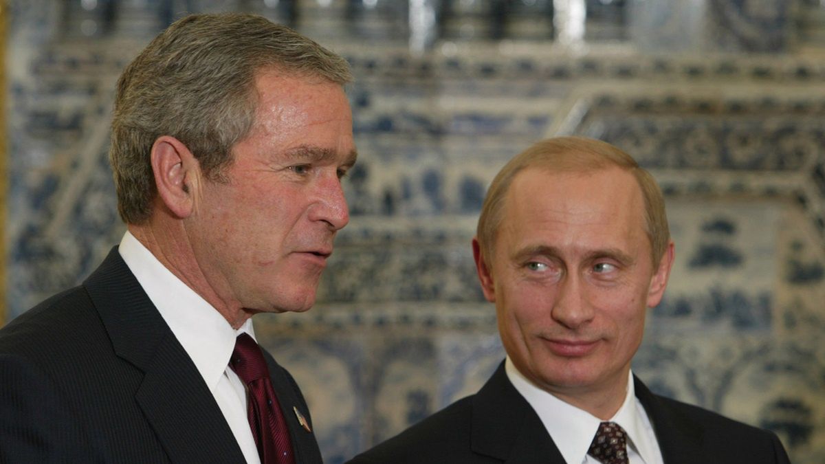 George W. Bush i Władimir Putin w 2002 roku.