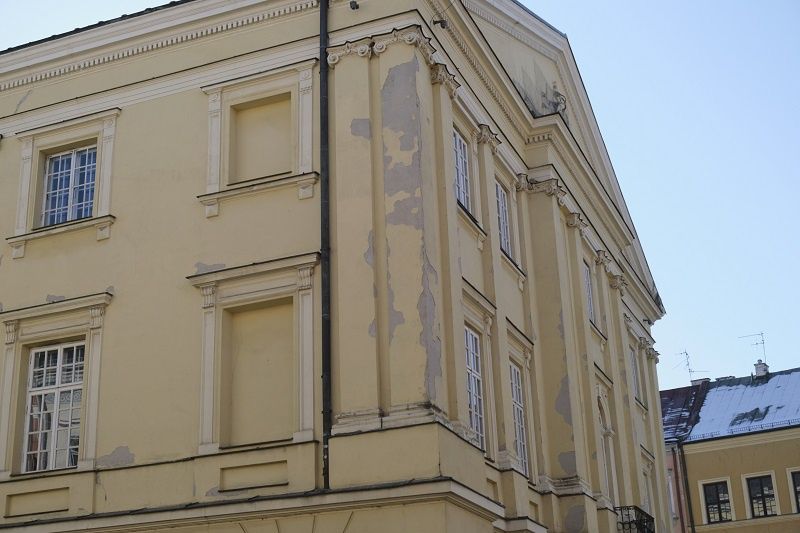 Opłakany stan elewacji Trybunału Koronnego w Lublinie