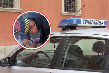 Przejmujący widok na ulicy. Siedziała zdezorientowana i milczała