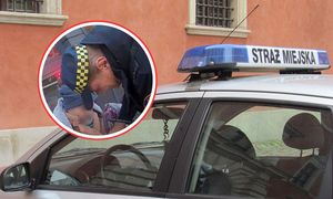 Przejmujący widok na ulicy. Siedziała zdezorientowana i milczała