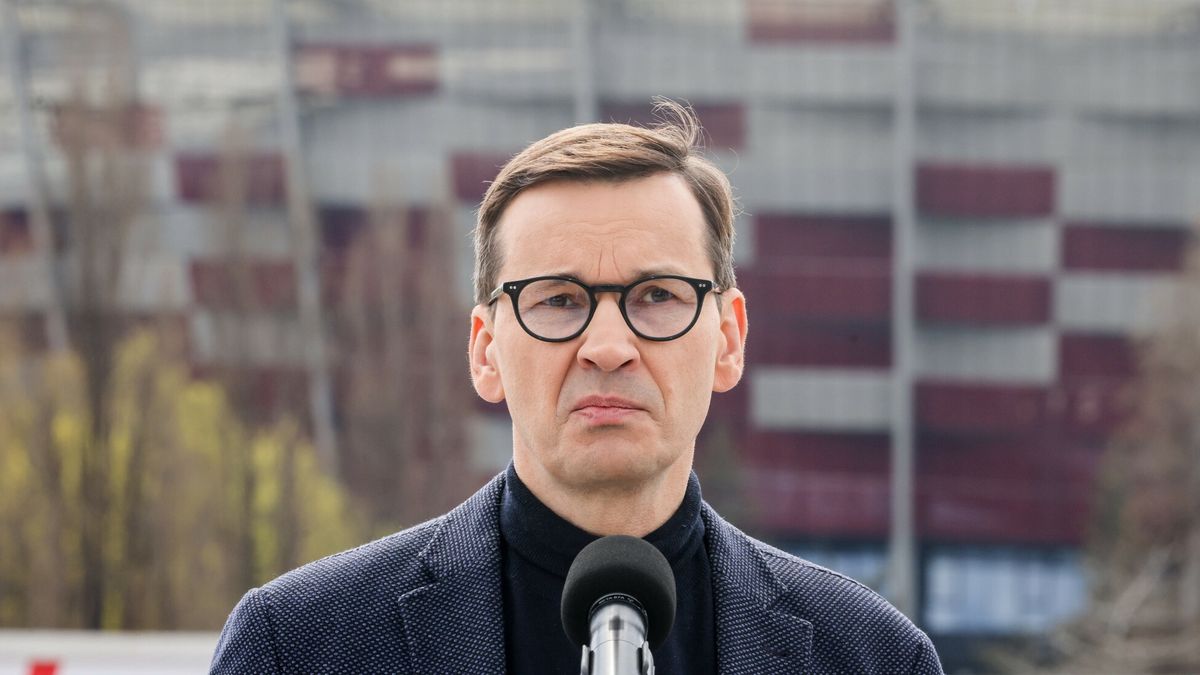 Premier Morawiecki og?asza kampani? #StopRussiaNow23.04.2022 Warszawa Konferencja prasowa Prezesa Rady Ministrow Mateusza Morawieckiego oraz ukrainskiej ratowniczki z Mariupola Kateryny Suchomlynowej zapowaiadajaca start miedzynarodowej kampani billboardowej  #StopRussiaNow przed Stadionem Narodowym w Warszawie  fot. Andrzej Iwanczuk/REPORTERn/z: Mateusz MorawieckiAndrzej Iwanczuk/REPORTER