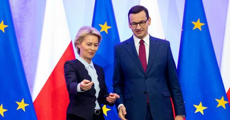 "Bomba atomowa" premiera: blokada Green Dealu. Tak wygląda wojna o pokój z Unią