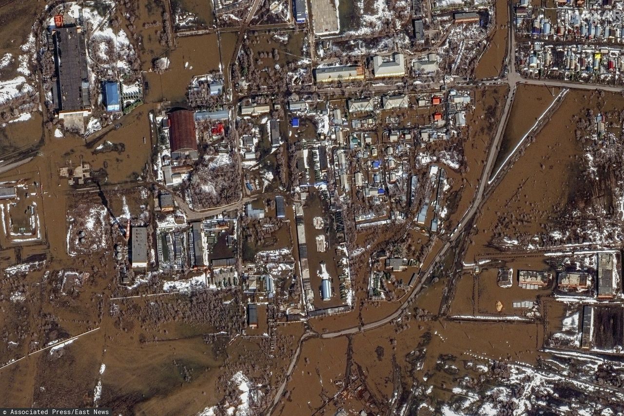 "Kolosalna skala powodzi". Publikują zdjęcia satelitarne z Rosji