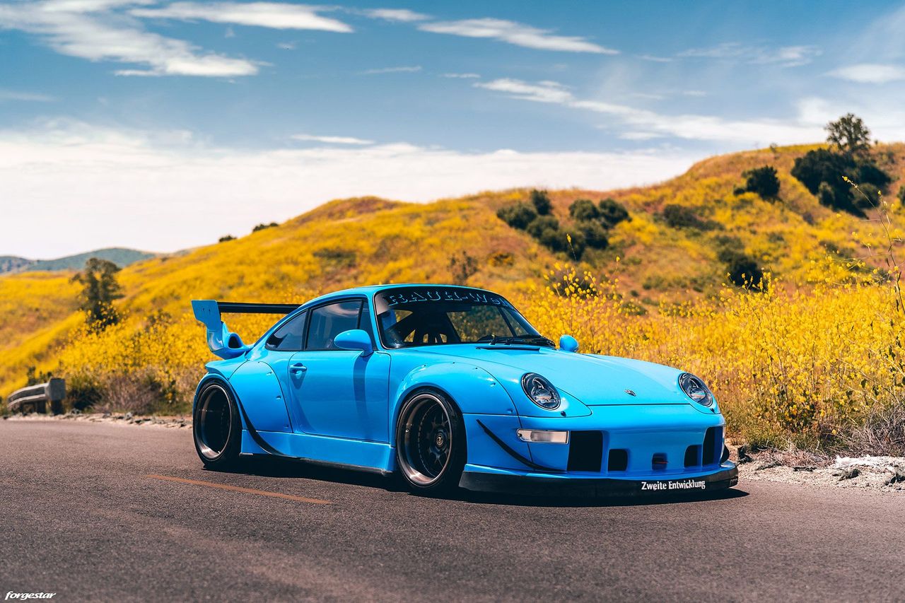 Porsche 993 RWB Riviera Blue. W japońskim stylu