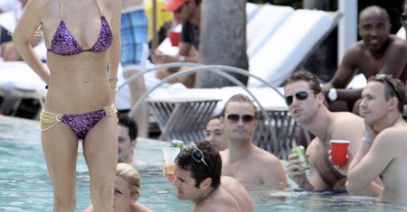 "Królowa Pornosów" w bikini