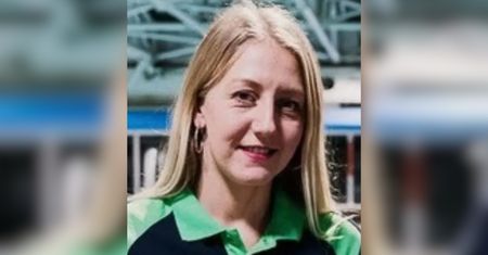 Zaprosiła ucznia do sypialni. I wskazała na szufladę. Skandal w UK