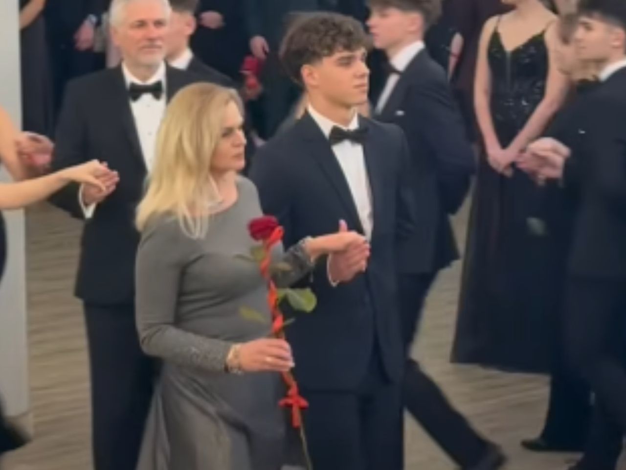 Zjawiła się na studniówce. Dyrektorka szkoły ujawniła kulisy