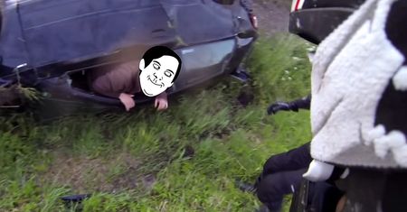 Dachowanie Audi A3 nagrane przez motocyklistów