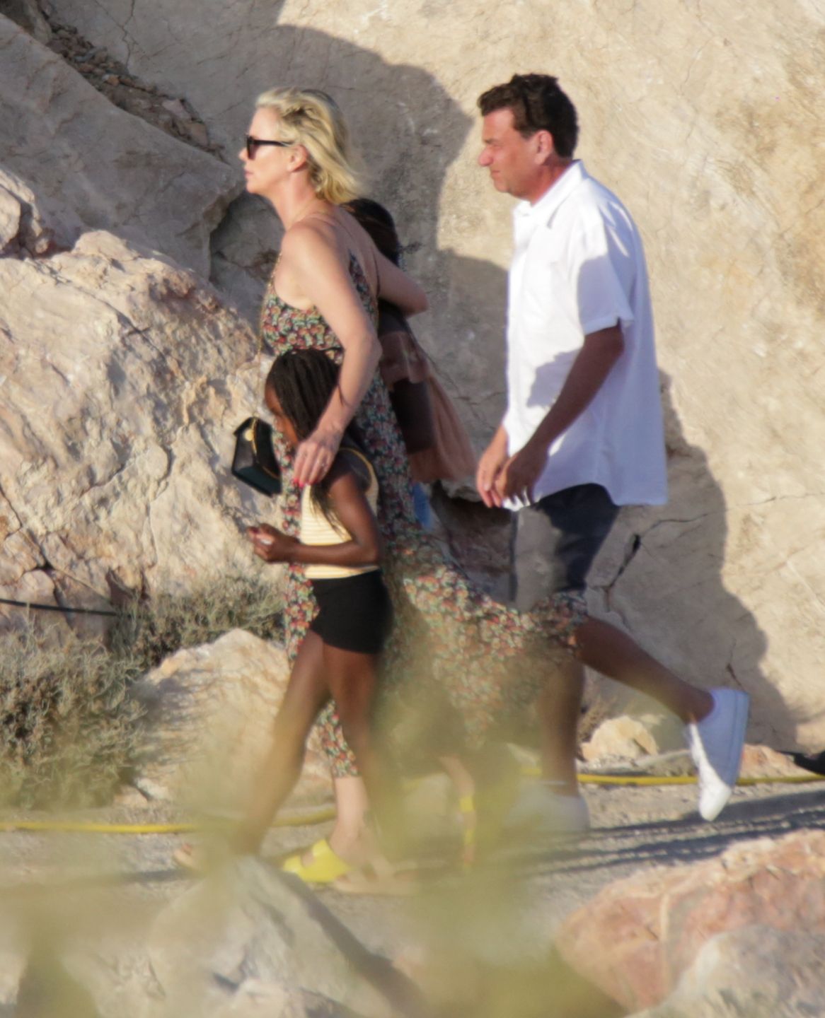 Charlize Theron na wakacjach z córkami