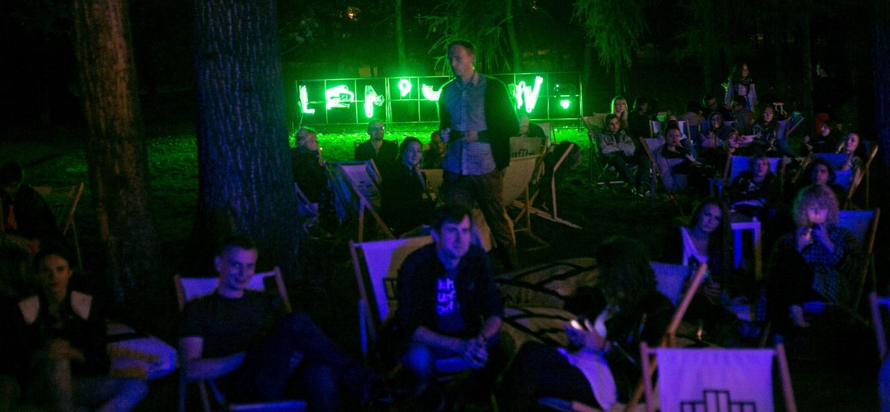 Neon „Lenistwo” w Królikarni [ZDJĘCIA]