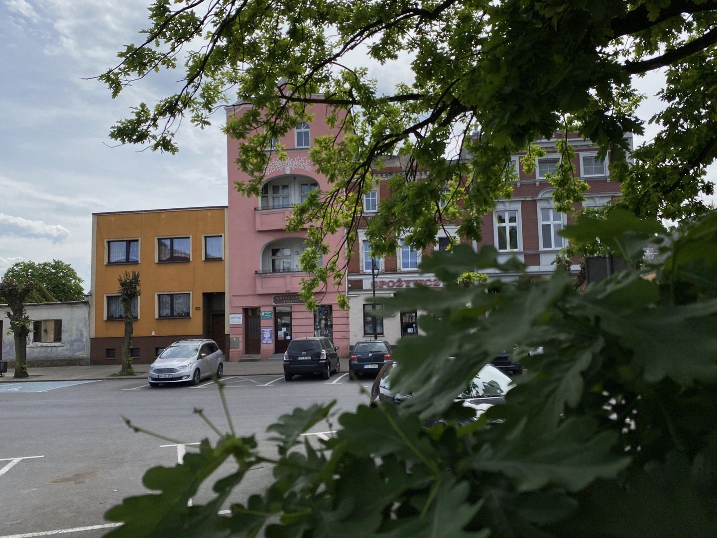 Dla mieszkańców Leszna i okolic, przyklejona do jeziora Łoniewskiego Osieczna, od lat jest jednym z ulubionych miejsc wakacyjnych wypadów. W niedużym miasteczku tkwi potencjał, który przyciąga także ludzi z odległych części Polski