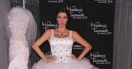 Woskowa Kim Kardashian W SUKNI ŚLUBNEJ