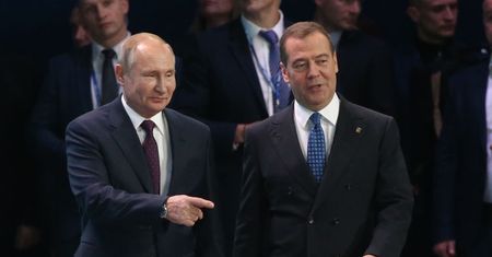 Miedwiediew ostro o premierze Japonii. "Powinien się wypatroszyć"